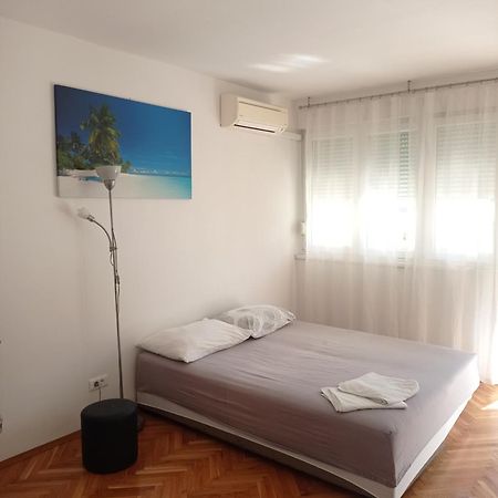 Pretty Big Double Bed Room With Balcony سبليت المظهر الخارجي الصورة