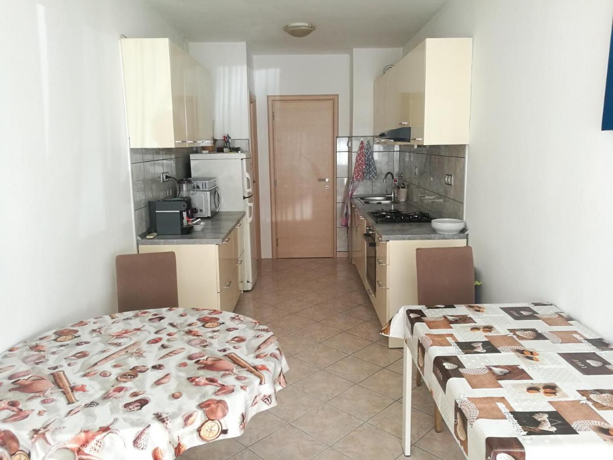 Pretty Big Double Bed Room With Balcony سبليت المظهر الخارجي الصورة