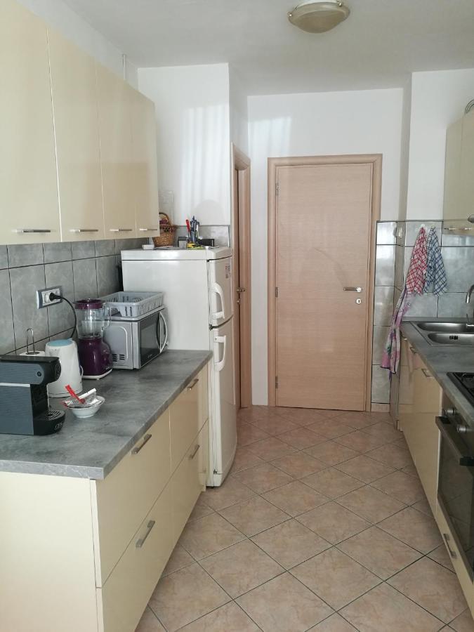 Pretty Big Double Bed Room With Balcony سبليت المظهر الخارجي الصورة