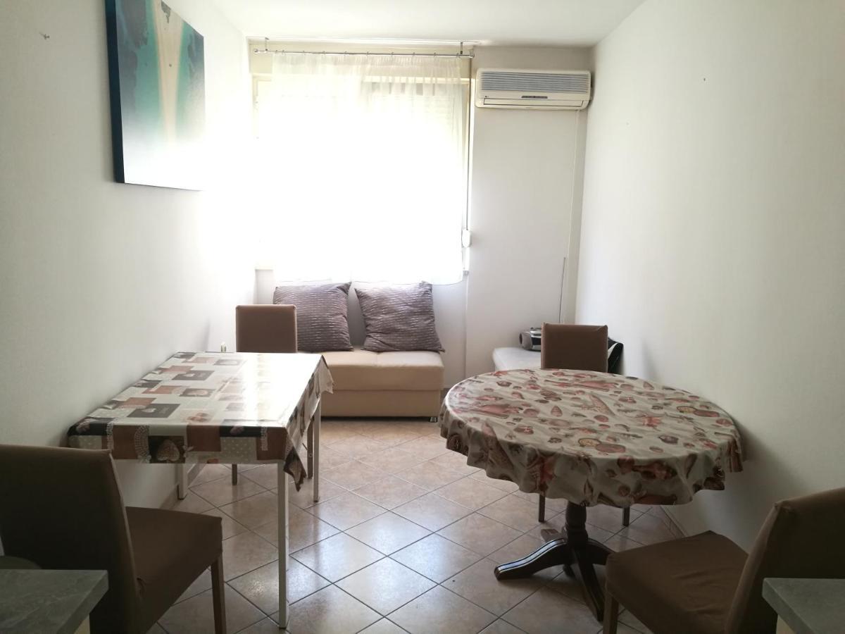 Pretty Big Double Bed Room With Balcony سبليت المظهر الخارجي الصورة
